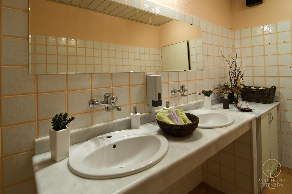 Intersport Hotel Stupava Esterno foto