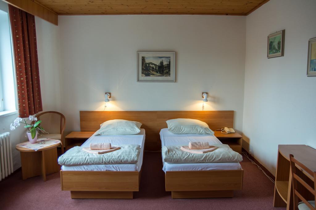 Intersport Hotel Stupava Esterno foto