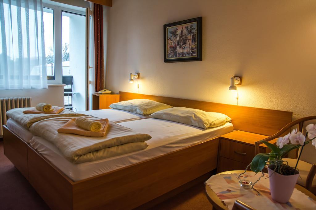 Intersport Hotel Stupava Esterno foto