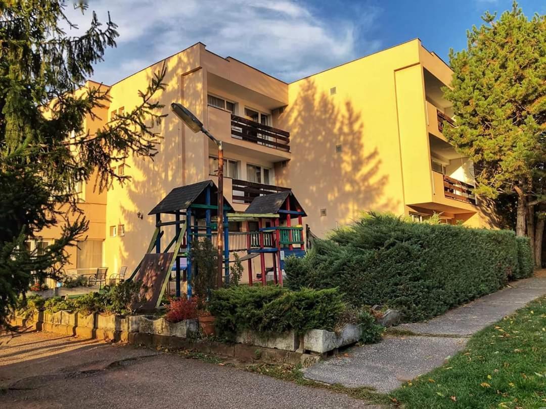 Intersport Hotel Stupava Esterno foto