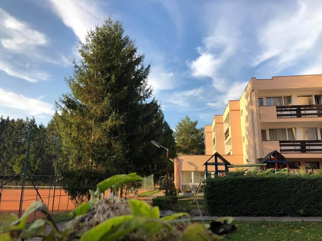 Intersport Hotel Stupava Esterno foto